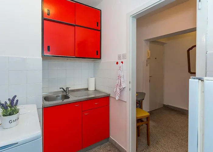 Zapadna Obala 酒店 *