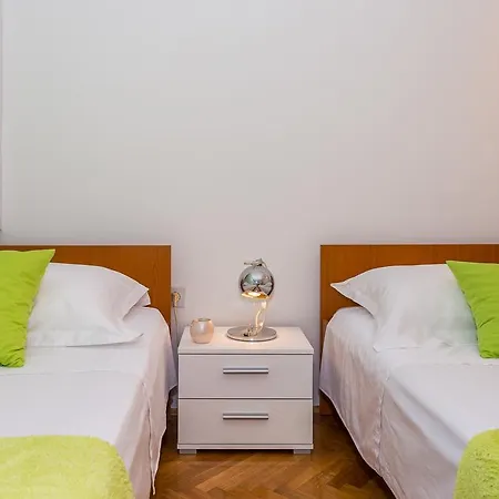 Zapadna Obala سبليت